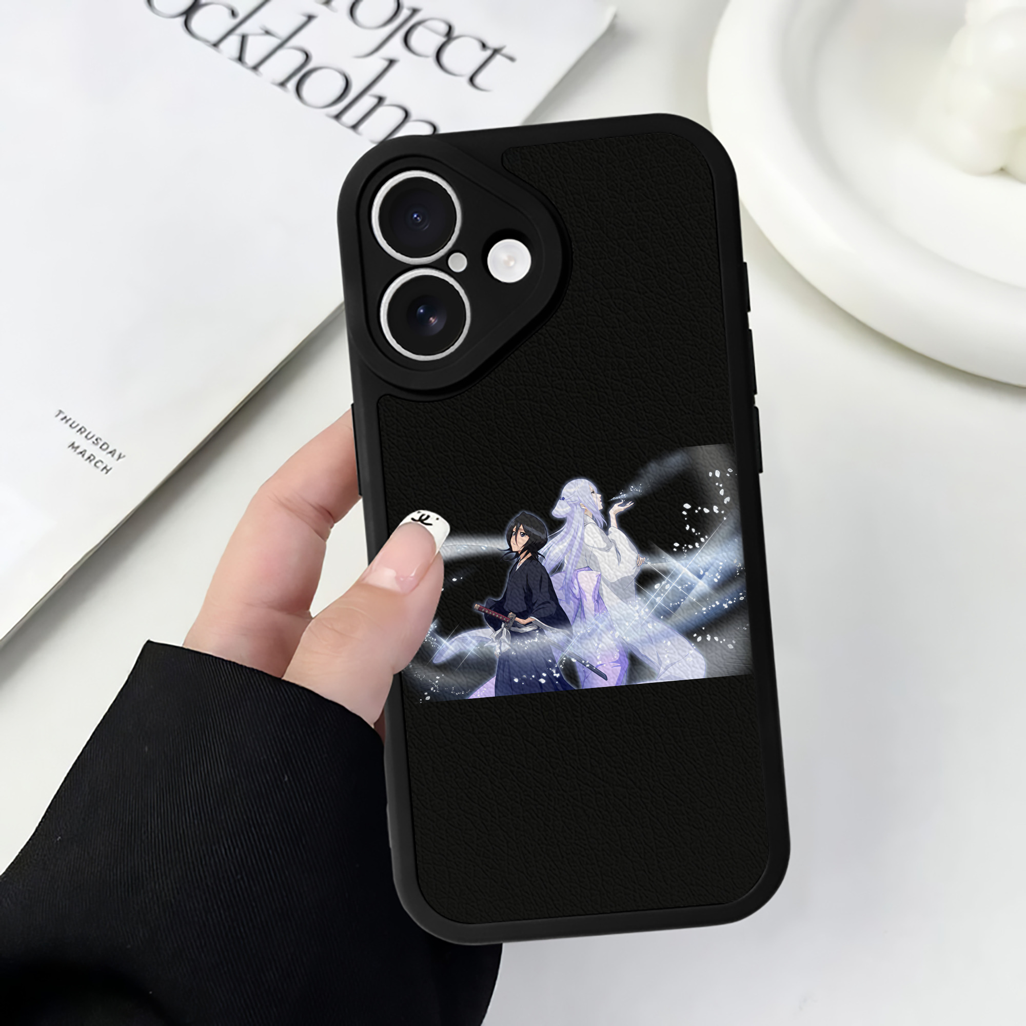 （画像用） ブリーチ 朽木ルキア BLEACH Kuchiki Rukia 【iPhone 16シリーズ対応】シリコンスマホケース（レザー調） 材質：シリコン
